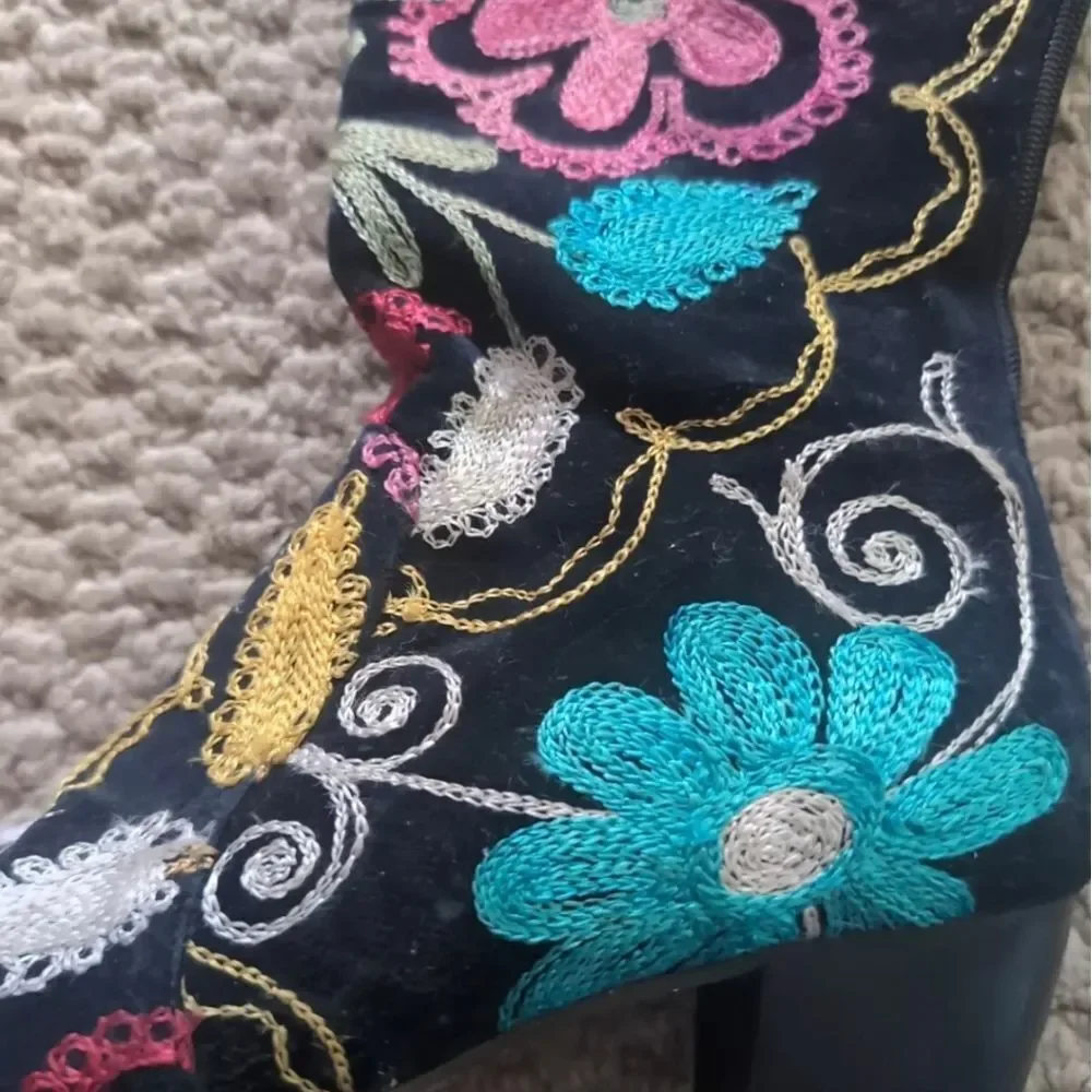 VERY RARE Julie miles embroidered colorful boho boots made in‎ Turkey size 37